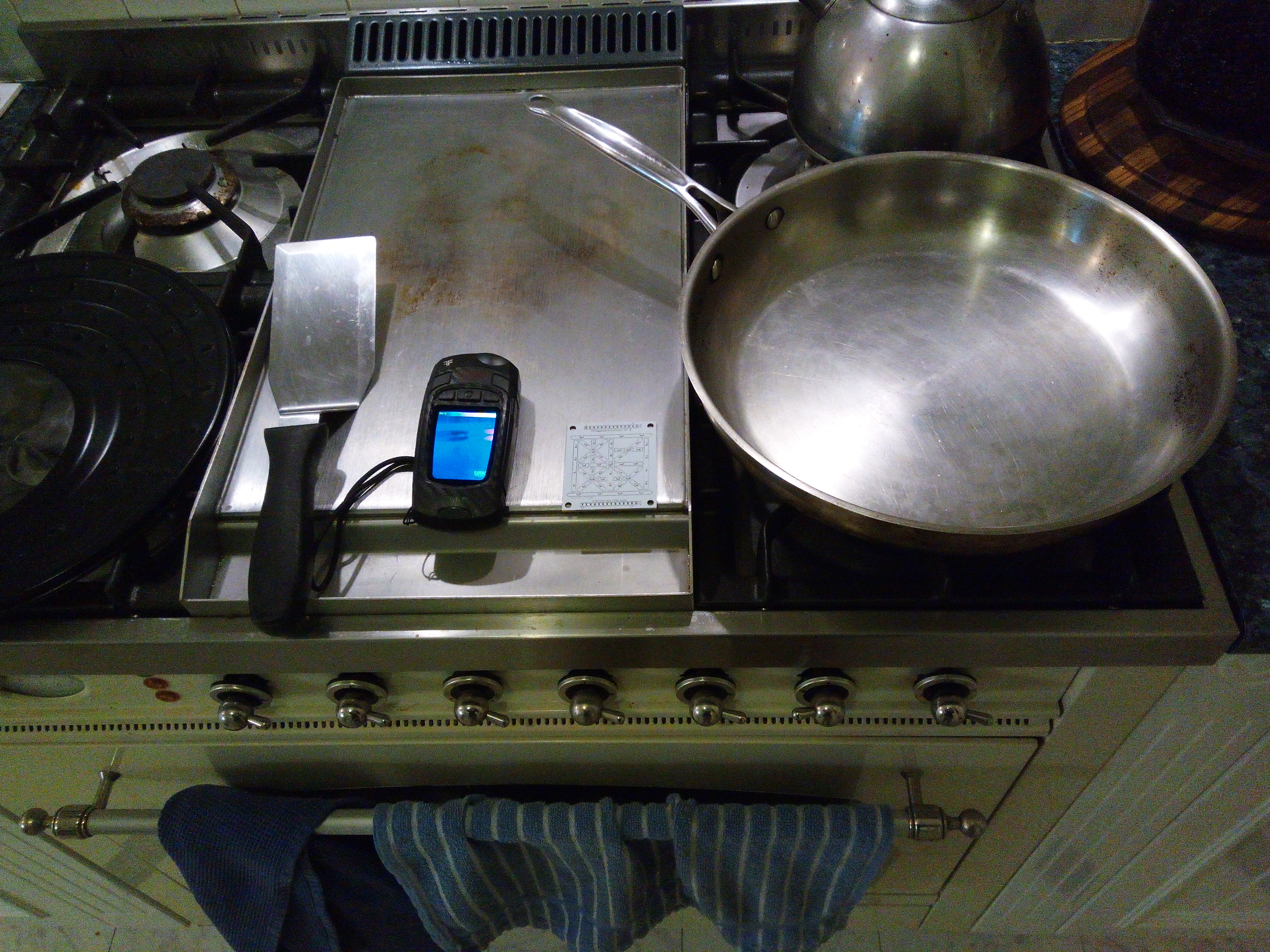 Using a frying pan as a DIY circuit board reflow oven